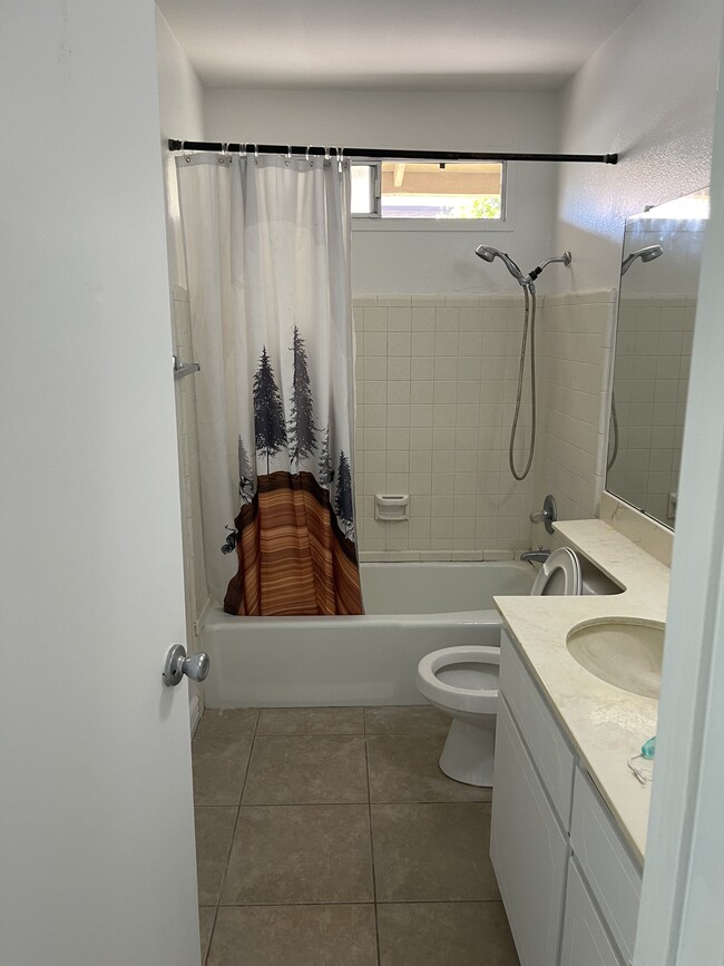 Building Photo - 3019 West Myrtle Ave