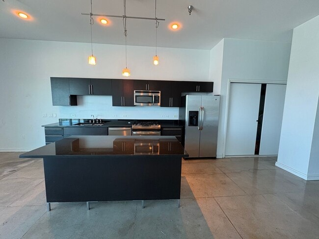 Building Photo - Downtown loft-living at its best - unfurnished loft