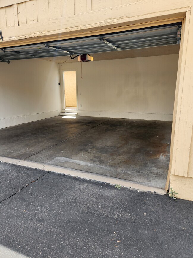 Building Photo - 14404 N 57th Dr