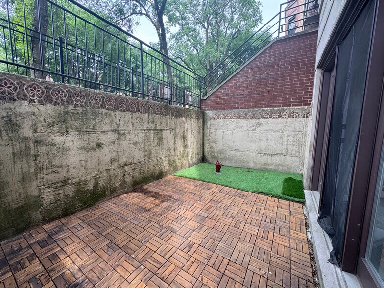 Building Photo - 2659 W Walton St