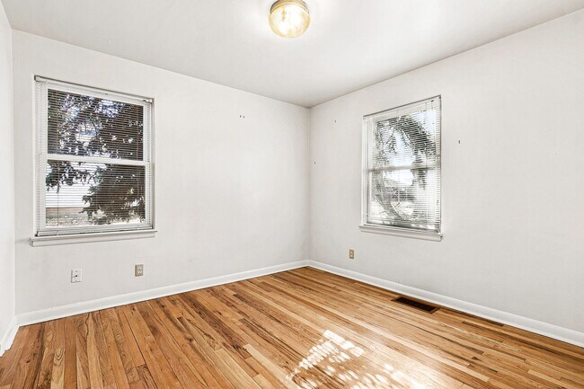 Building Photo - 3260 S Bellaire St