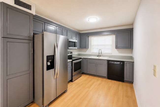 Building Photo - 301 Olivewood Pl