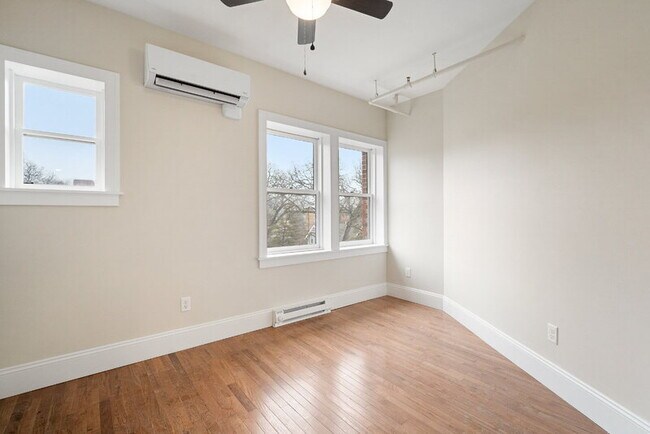 Building Photo - 702 20th St