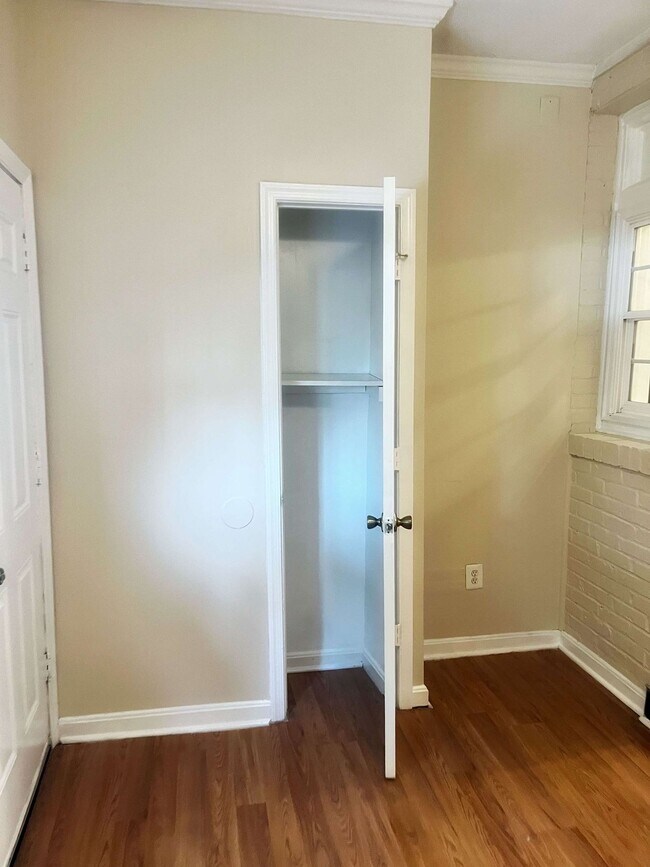 Building Photo - Move in Special! 2 Bed 1 Bath SE DC