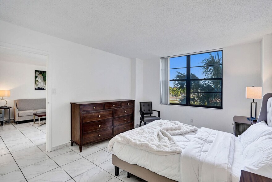 Building Photo - 777 NW 155th Ln