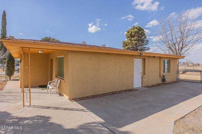 Building Photo - 213 Carnes Rd
