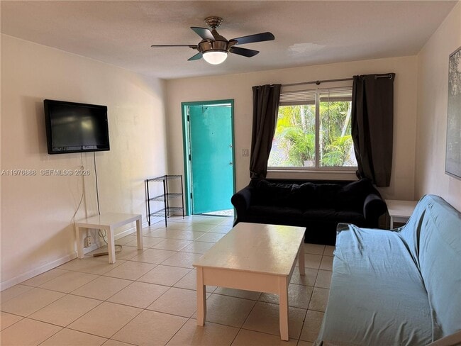 Building Photo - 1104 N 17th Ct