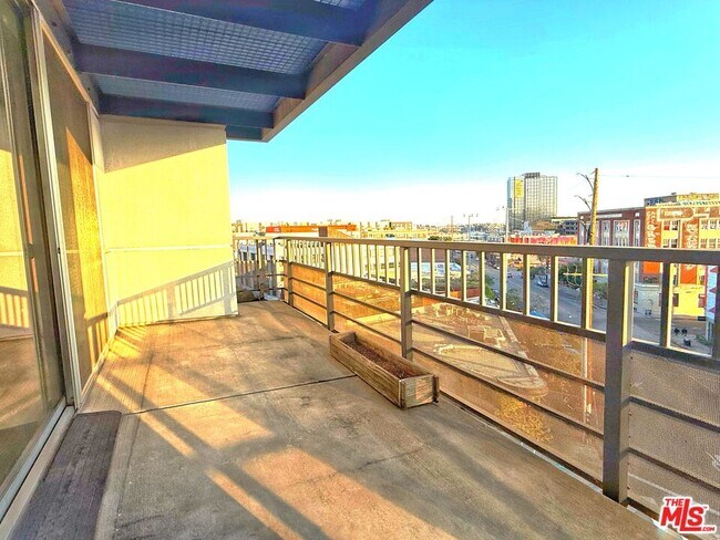 Building Photo - 629 Traction Ave