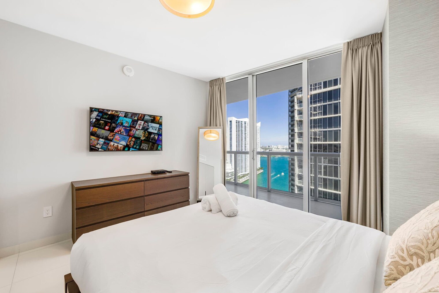 Building Photo - 485 Brickell Ave