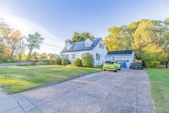 Building Photo - Charming 3-Bedroom Home with Solar Panels ...