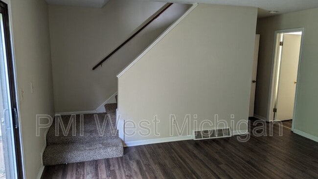 Building Photo - 6071 In the Pines Dr SE