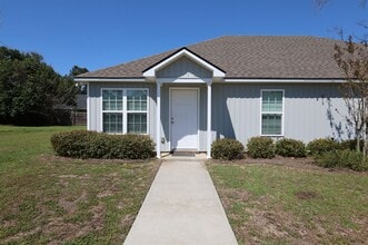 Building Photo - 419 Peters St