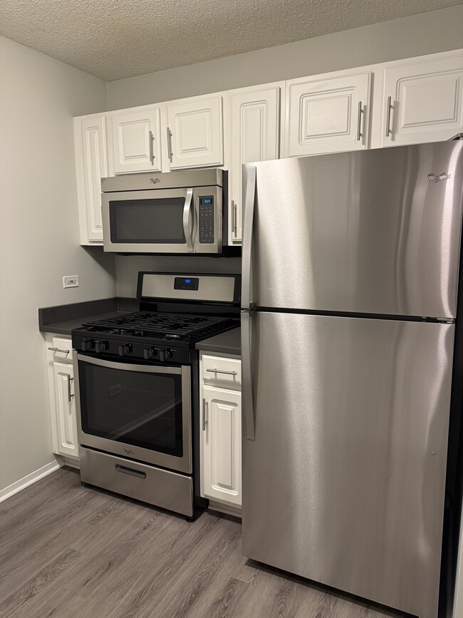 Building Photo - 544 N State St