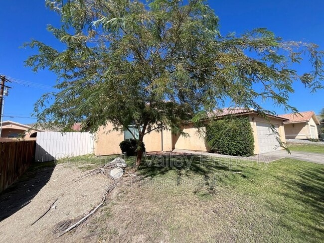 Building Photo - 66028 Mission Lakes Blvd