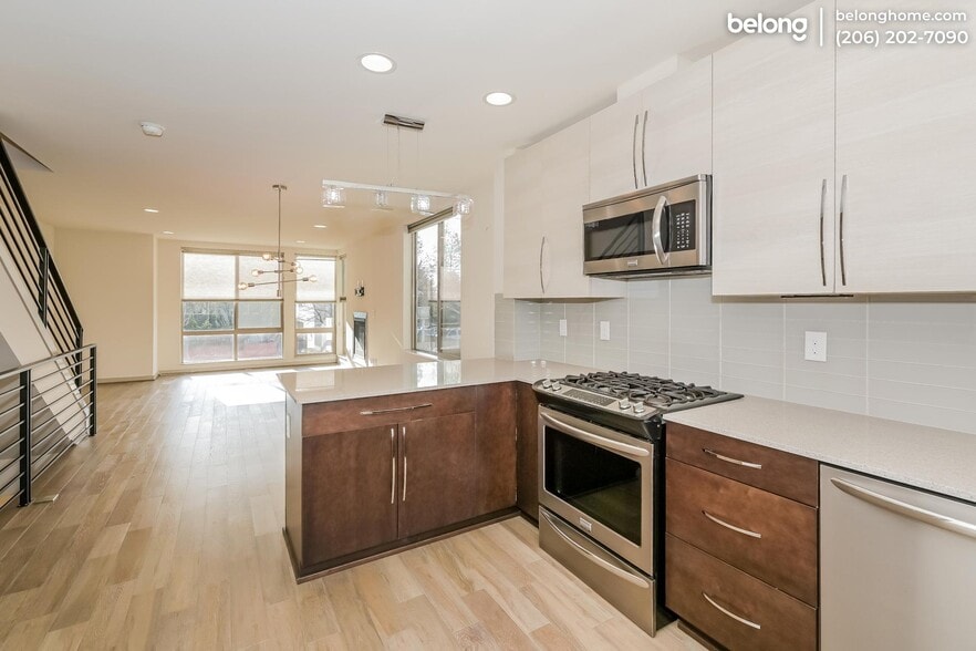 Building Photo - 504 N 105th St