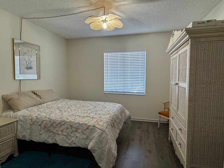 Building Photo - 3719 Lake Bayshore Dr