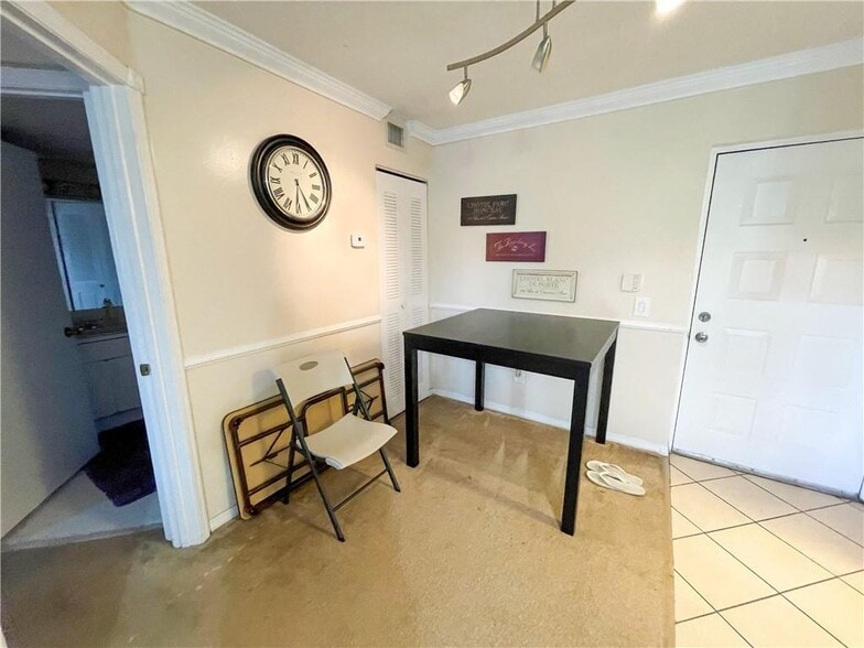 Building Photo - 470 S Park Rd