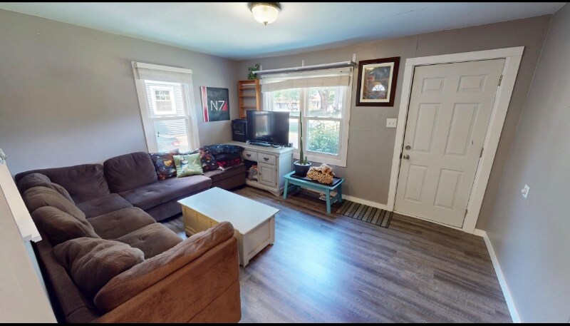 Building Photo - 130 Syril Dr