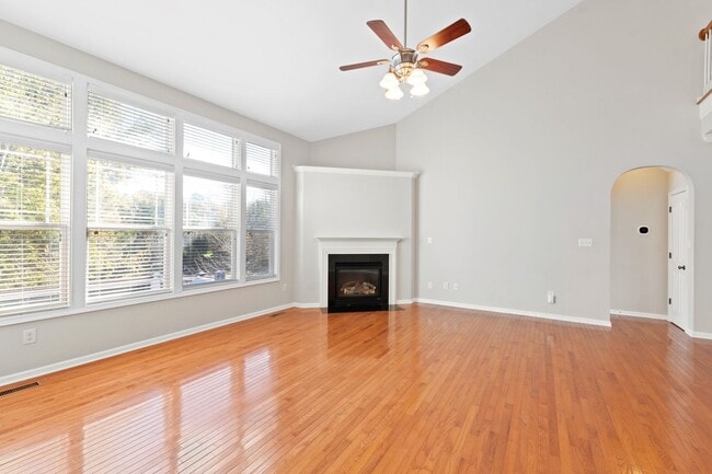 Building Photo - Beautiful 5 Bedroom Home in Dansforth Neighborhood