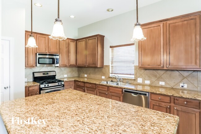 Building Photo - 324 Highland Fairway Ln