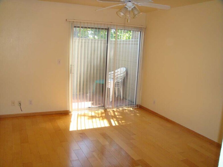 Building Photo - 15790 Midwood Dr