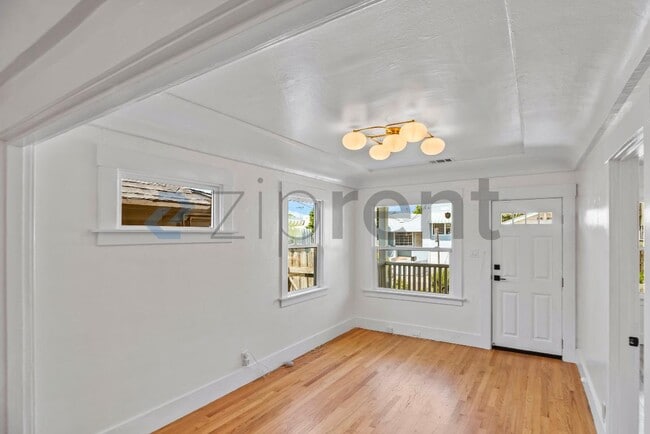 Building Photo - 3226 Star Ave