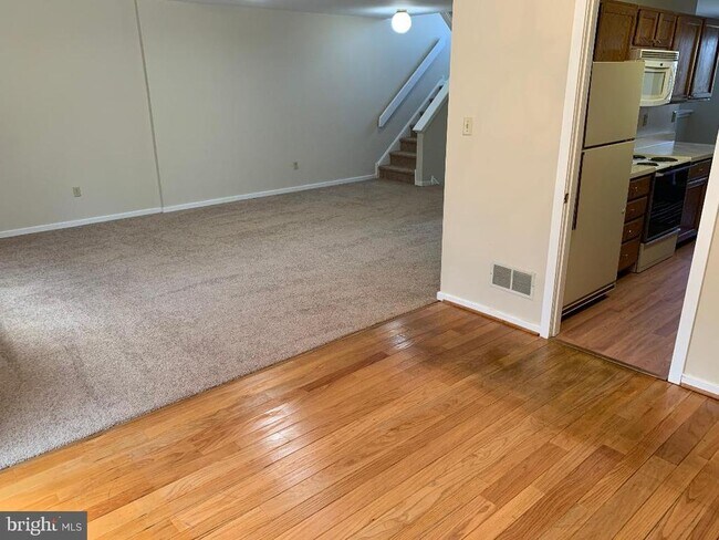 Building Photo - 468 Lynetree Dr