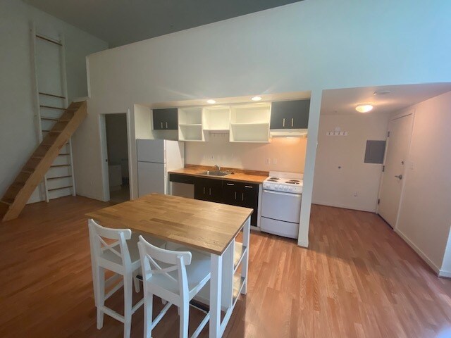 Building Photo - 80 Vine St