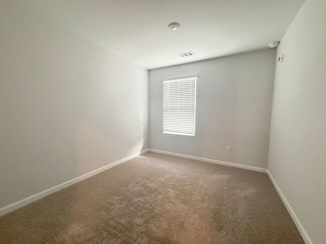 Building Photo - Newly Built 3 Bedroom Home - Baxter