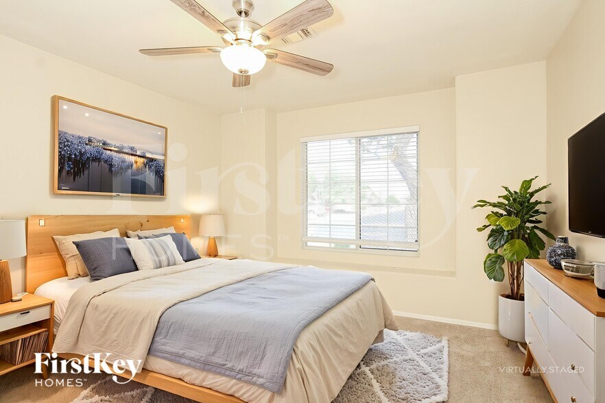 Building Photo - 6396 N 81st Dr