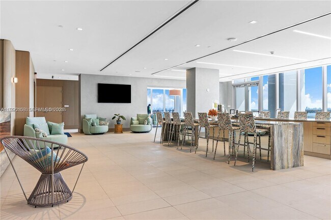 Building Photo - 700 NE 26th Terrace