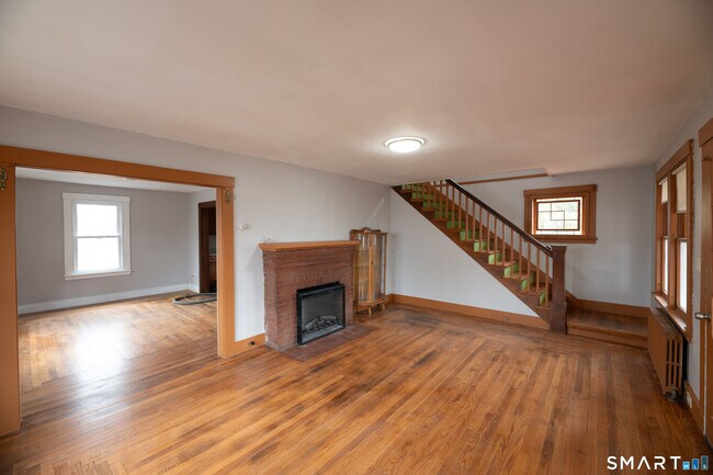 Building Photo - 25 Vera St