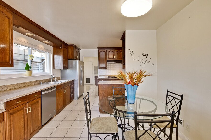 Building Photo - 255 Shearwater Is