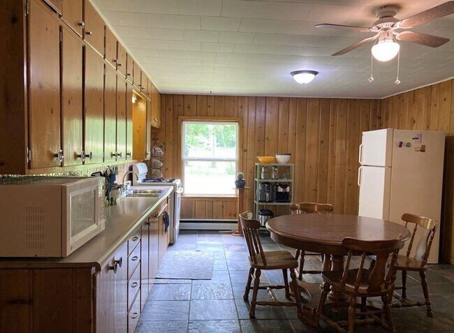 Building Photo - 210 S Bird St