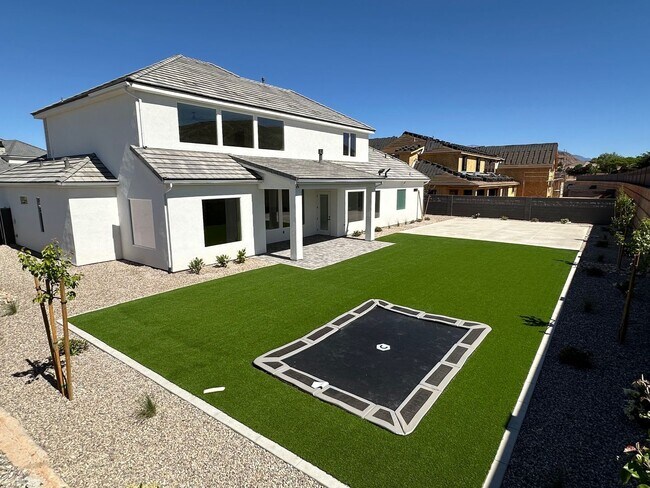 Building Photo - Stunning 5 Bedroom Home with Premium Upgrades Throughout
