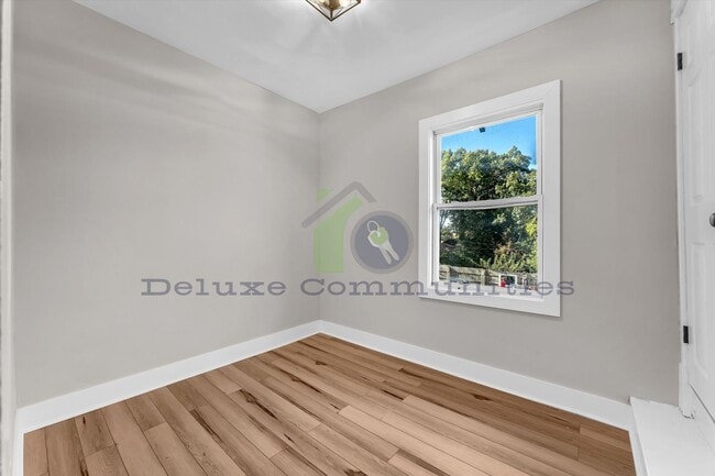 Building Photo - 724-724 Adams St SE