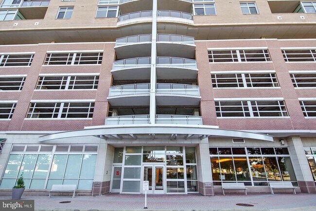 Building Photo - 5750 Bou Ave