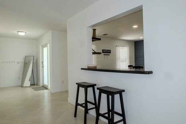 Building Photo - 9731 Bel Aire Dr