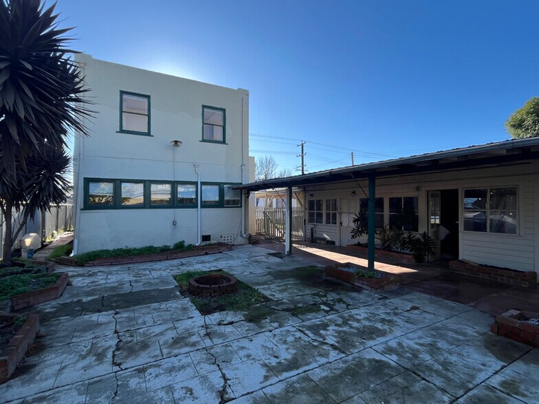 Building Photo - 772 Sunset Blvd