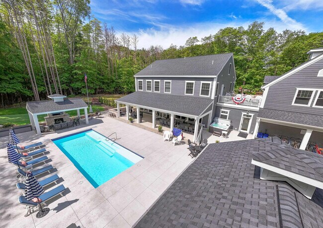 Building Photo - 2171 Lakeshore Dr