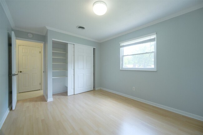 Building Photo - 427 Brass Lamp Dr