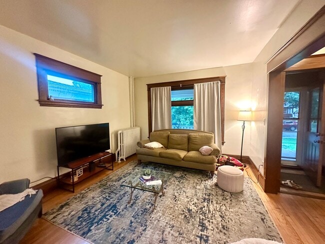 Building Photo - Spacious 3-Bedroom – Large Kitchen + Great...