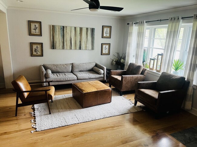 Building Photo - 204 Dorset Way