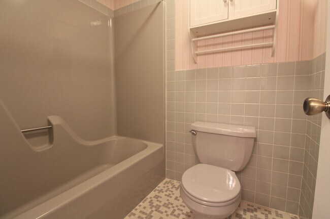 Building Photo - 214 Troon Ct
