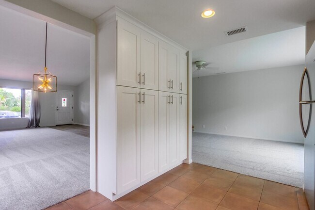 Building Photo - 4 bedroom home in amazing La Costa Community!