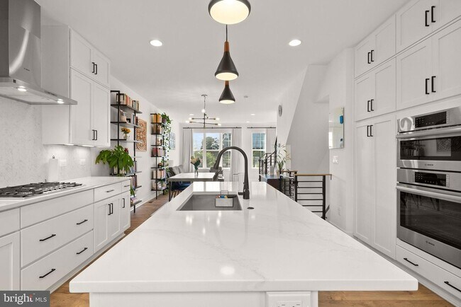 Building Photo - 11258 Faraday Park Dr.