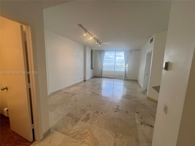 Building Photo - 888 Brickell Key Dr