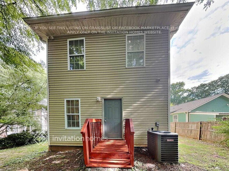 Building Photo - 1418 Woodbine Ave SE