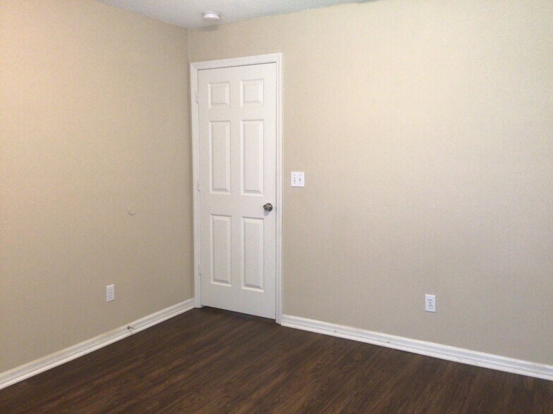 Building Photo - 1353 Crimson Clover Ln