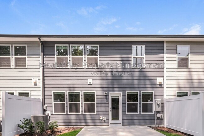 Building Photo - 804 McKenzie Pk Ter